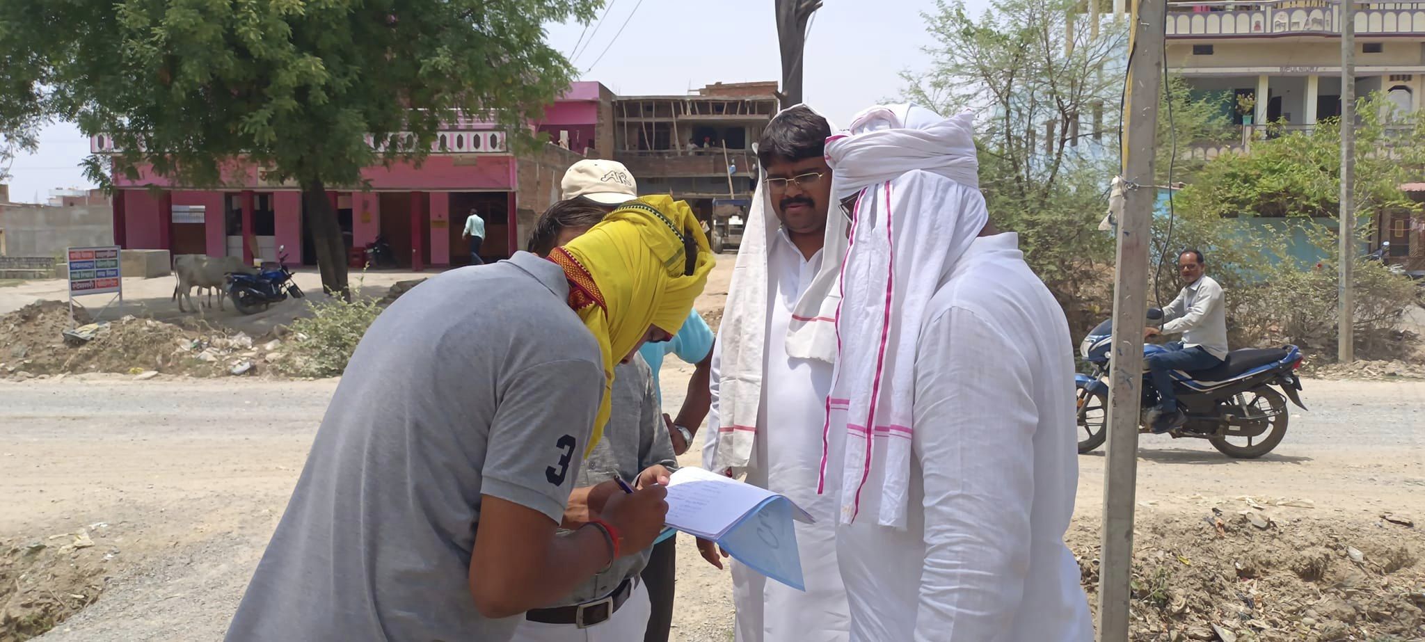 Read more about the article अपना दल एस युवा मंच के प्रदेश उपाध्यक्ष आनंद पटेल दयालु के नेतृत्व में ओबरा के उप जिलाधिकारी महोदय के नाम ज्ञापन