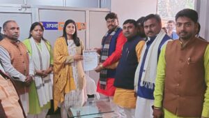 Read more about the article डिग्री कॉलेज की रोड संघर्ष करके बनवाई गई